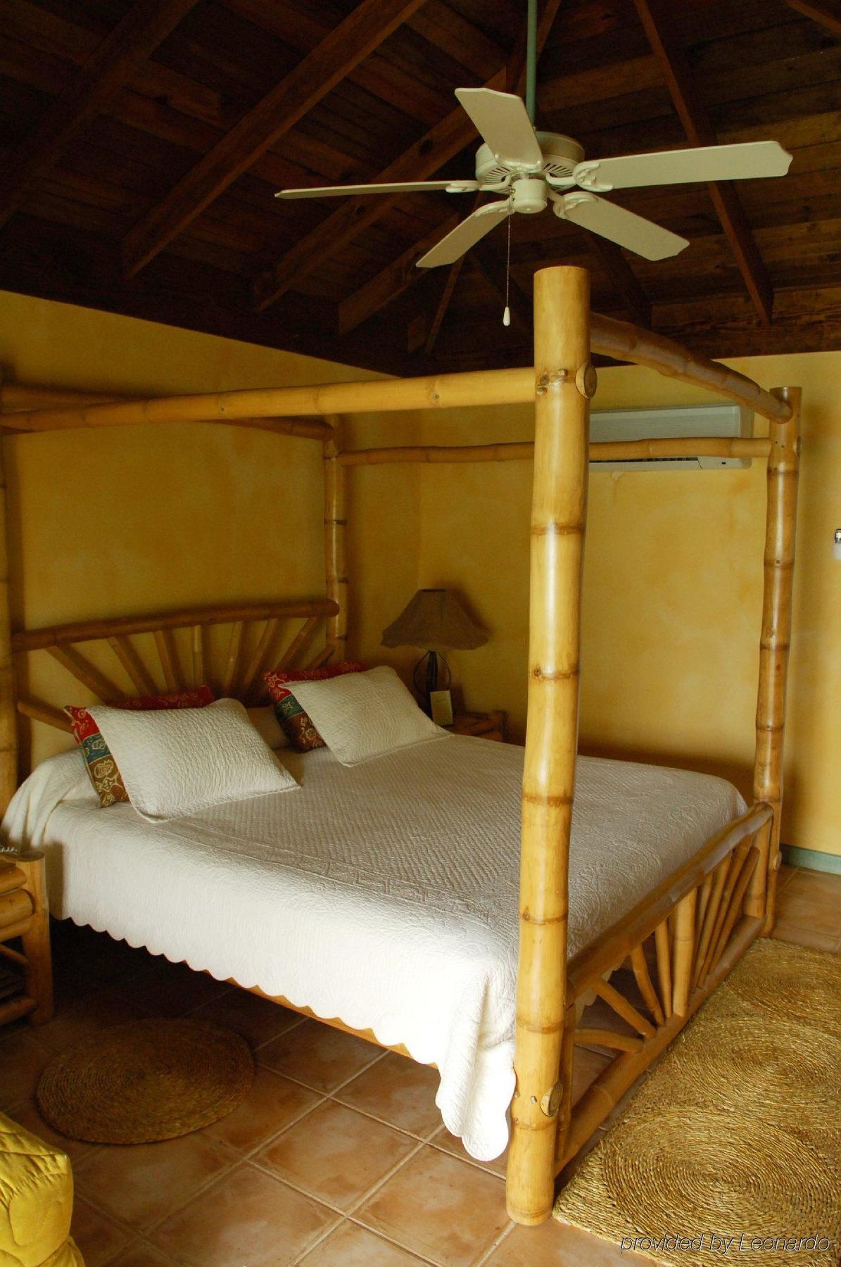 Country Country Hotel Негрил Екстериор снимка