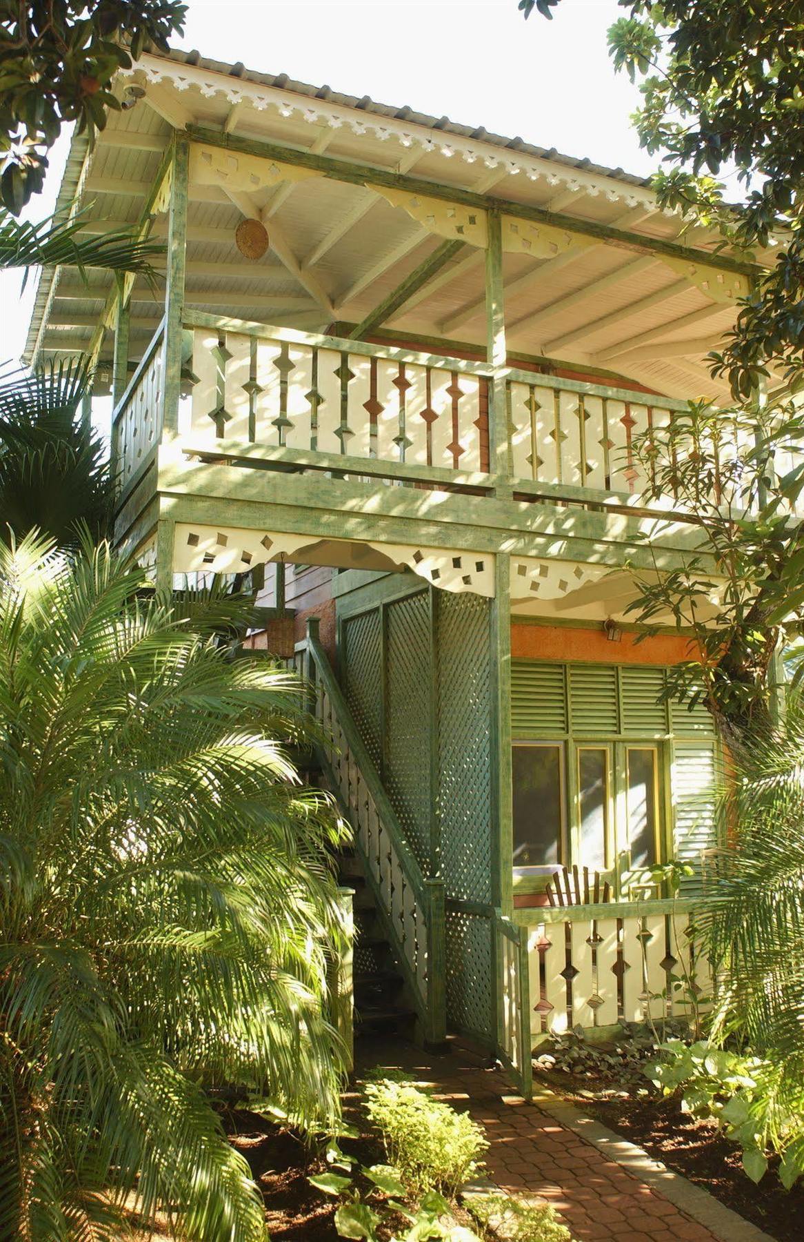 Country Country Hotel Негрил Екстериор снимка